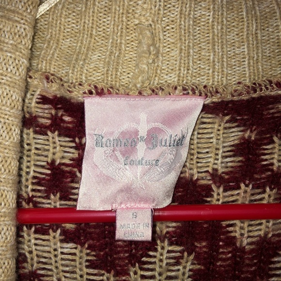 $10 SALE 🥳 Romeo & Juliet chunky Cardigan - Picture 4 of 5
